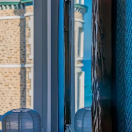 - Vue Apartment *